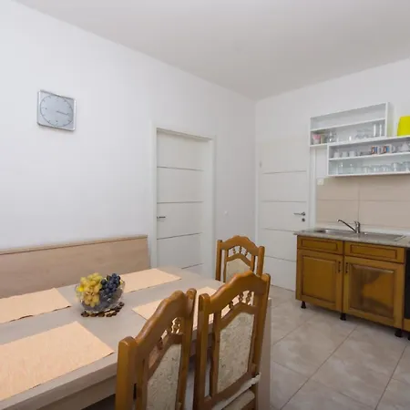 Sophie Apartment Split